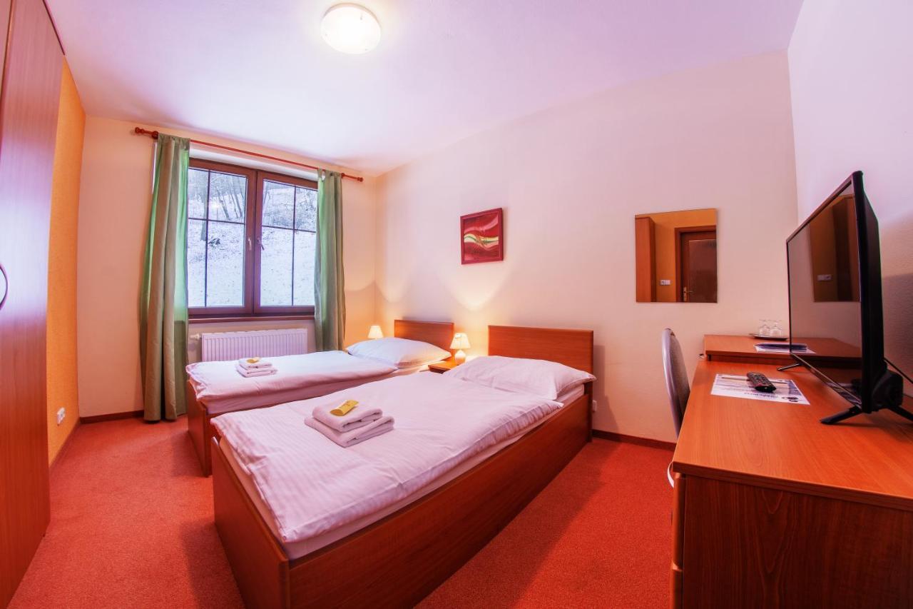 Hotel Adria Nová Dubnica Extérieur photo