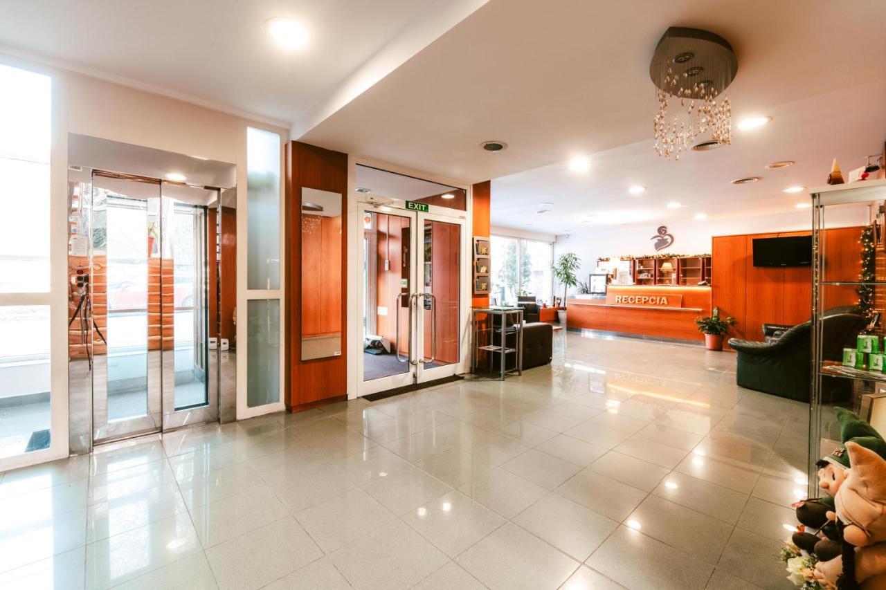 Hotel Adria Nová Dubnica Extérieur photo