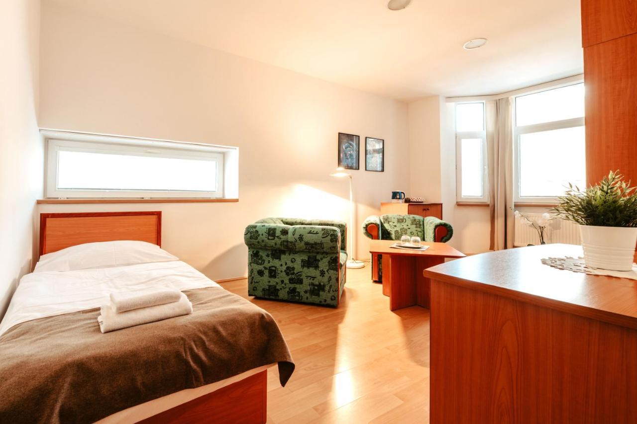 Hotel Adria Nová Dubnica Extérieur photo
