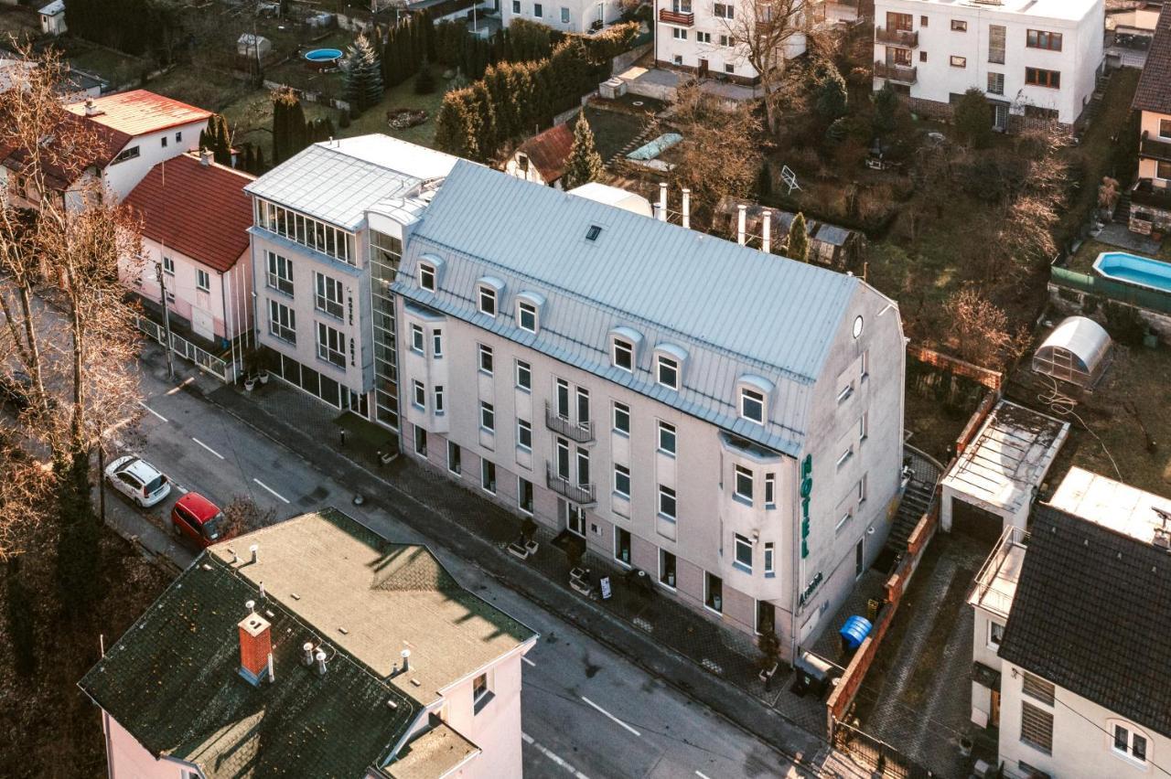 Hotel Adria Nová Dubnica Extérieur photo