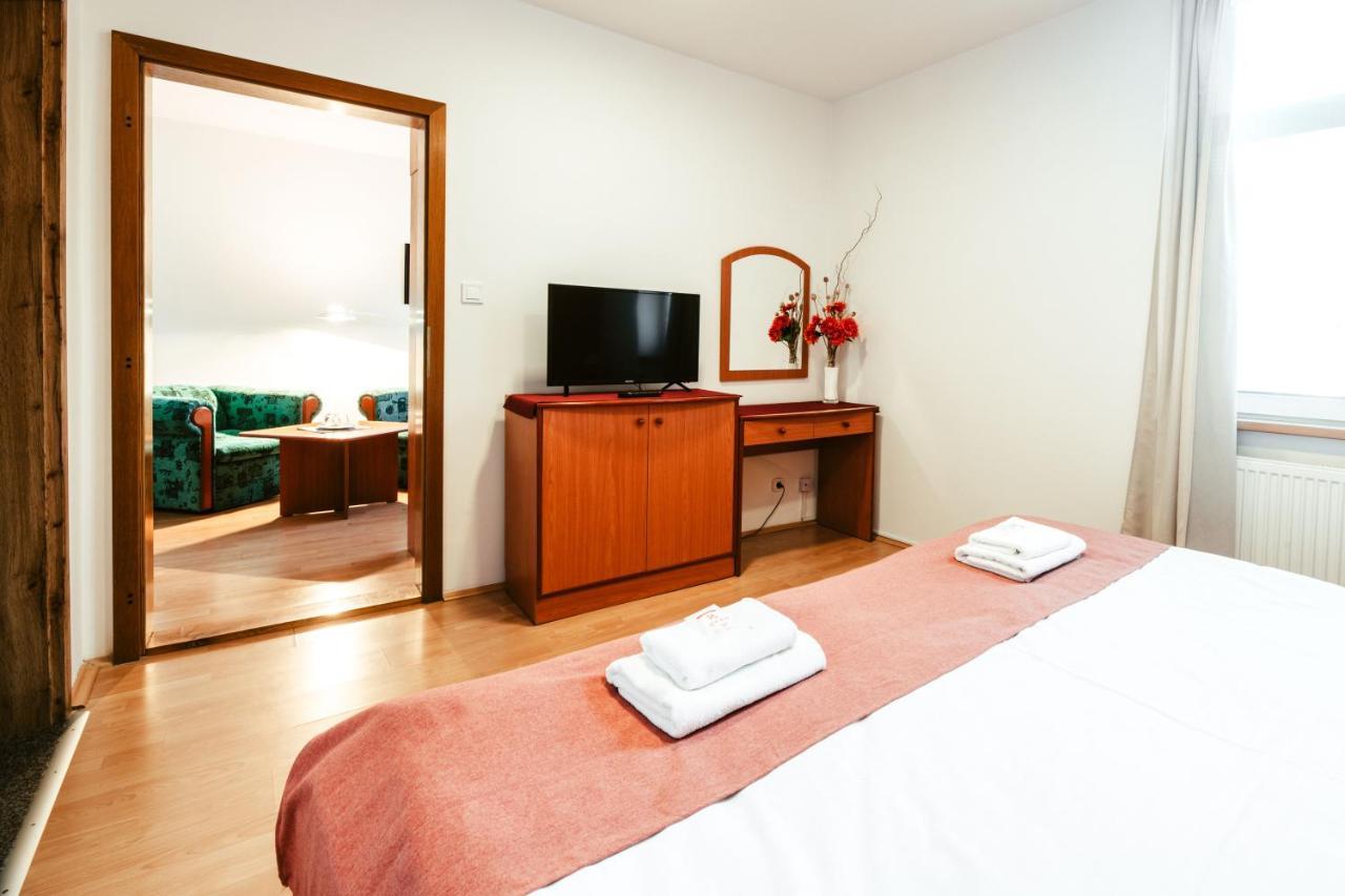 Hotel Adria Nová Dubnica Extérieur photo