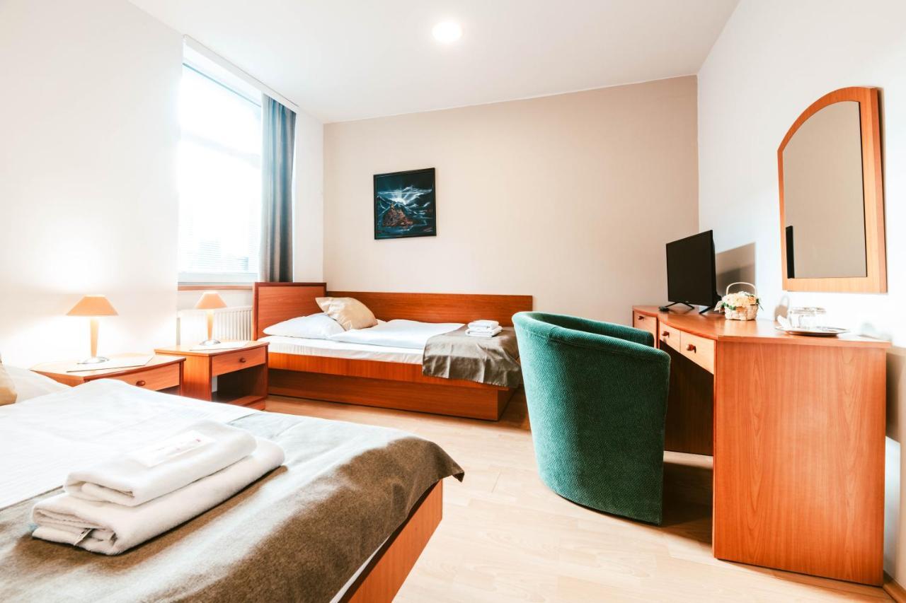 Hotel Adria Nová Dubnica Extérieur photo