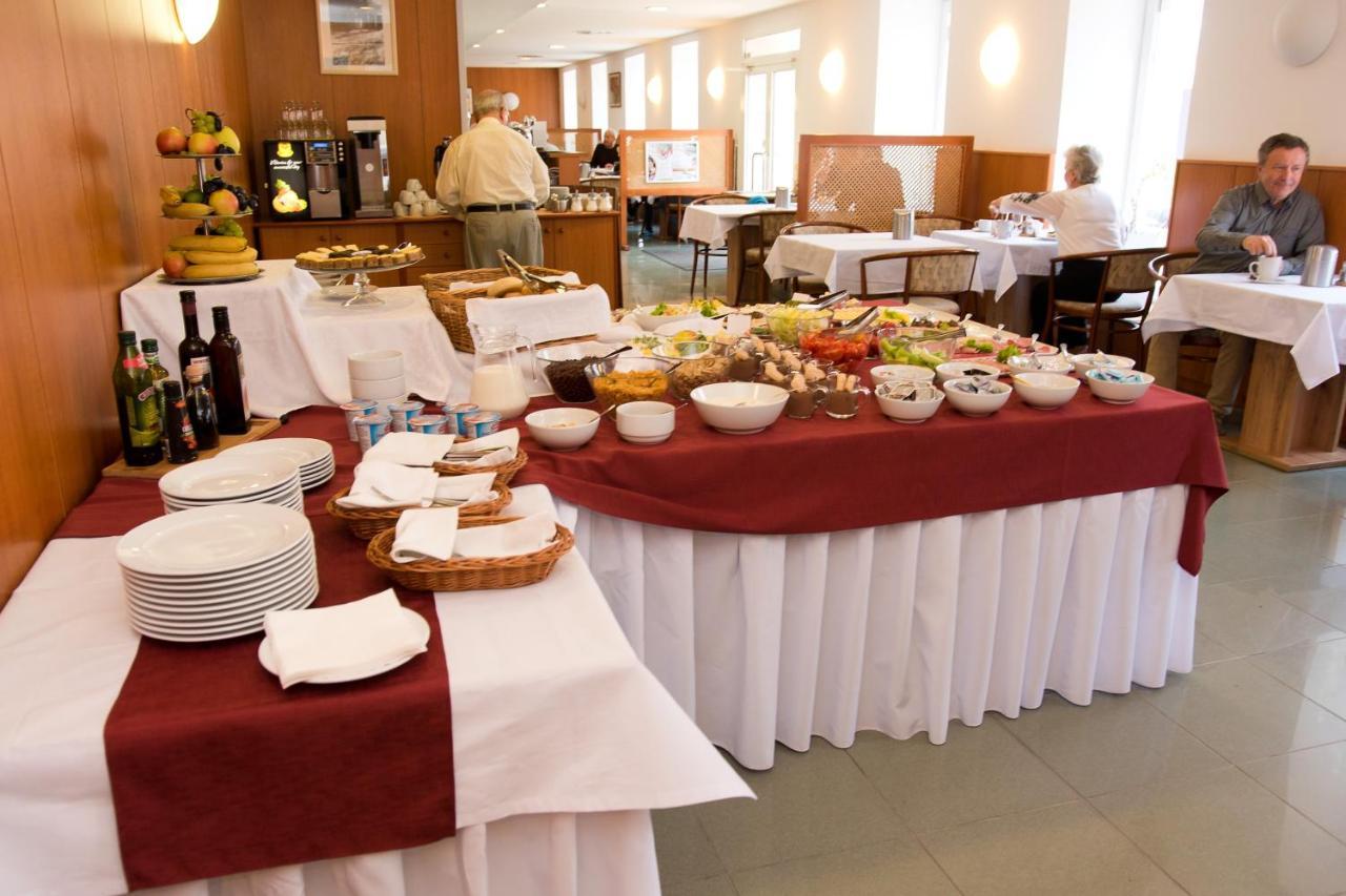 Hotel Adria Nová Dubnica Extérieur photo